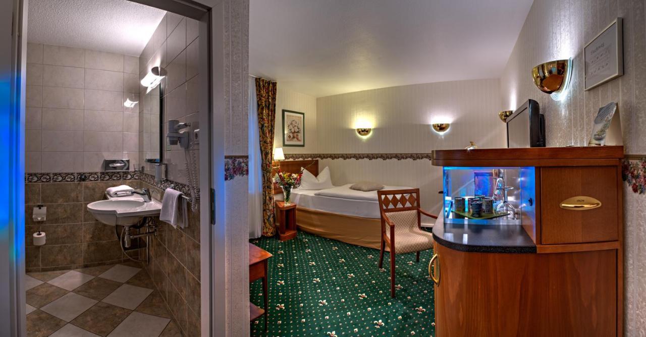 Landhotel Schwarzer Adler Suelzetal Exterior photo